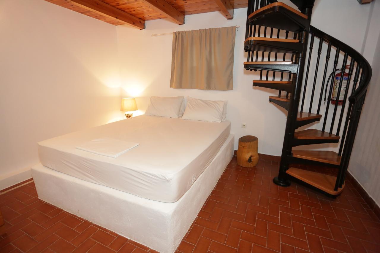 Artemis Suites Romanos  Exterior photo