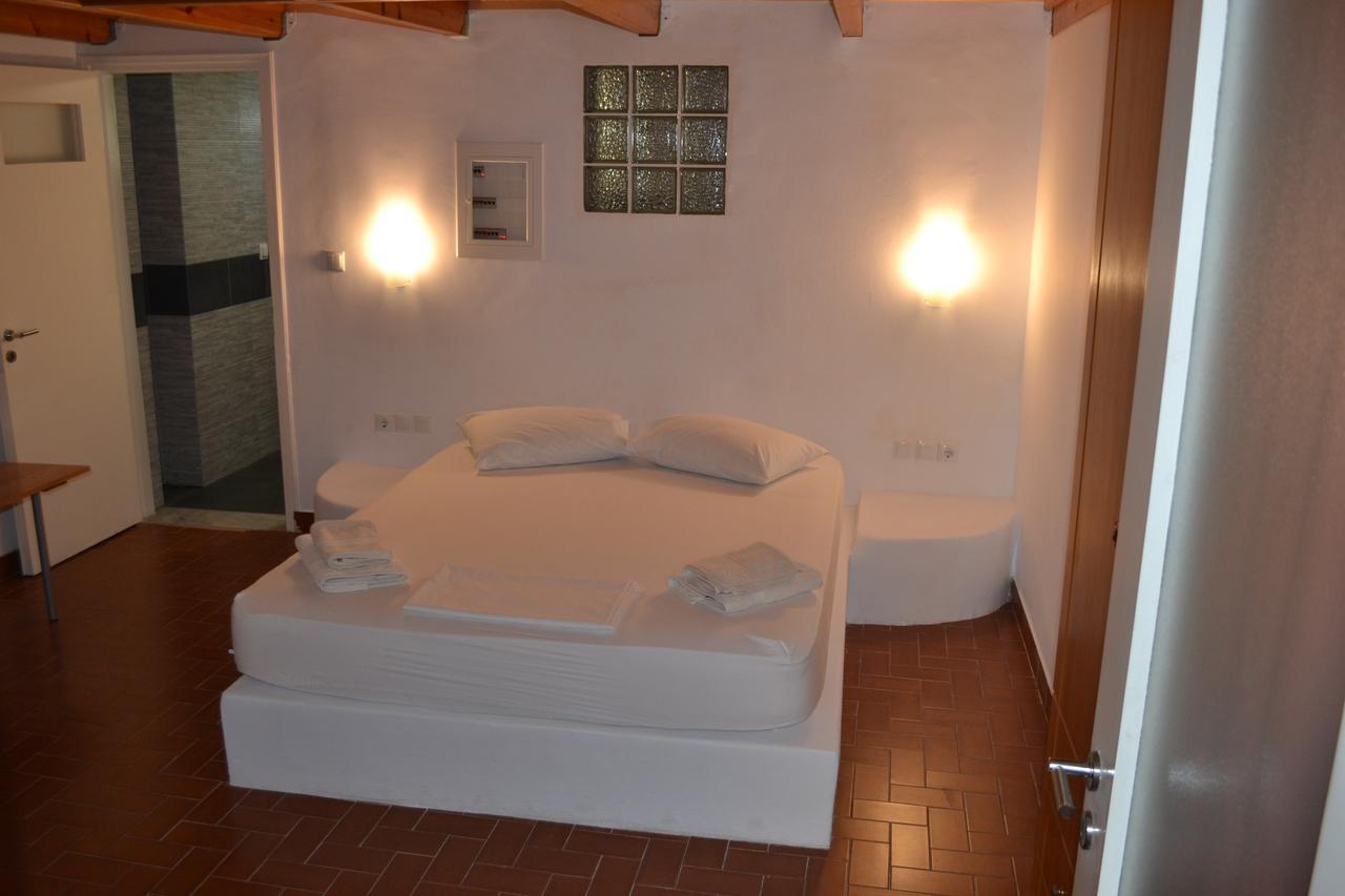 Artemis Suites Romanos  Exterior photo