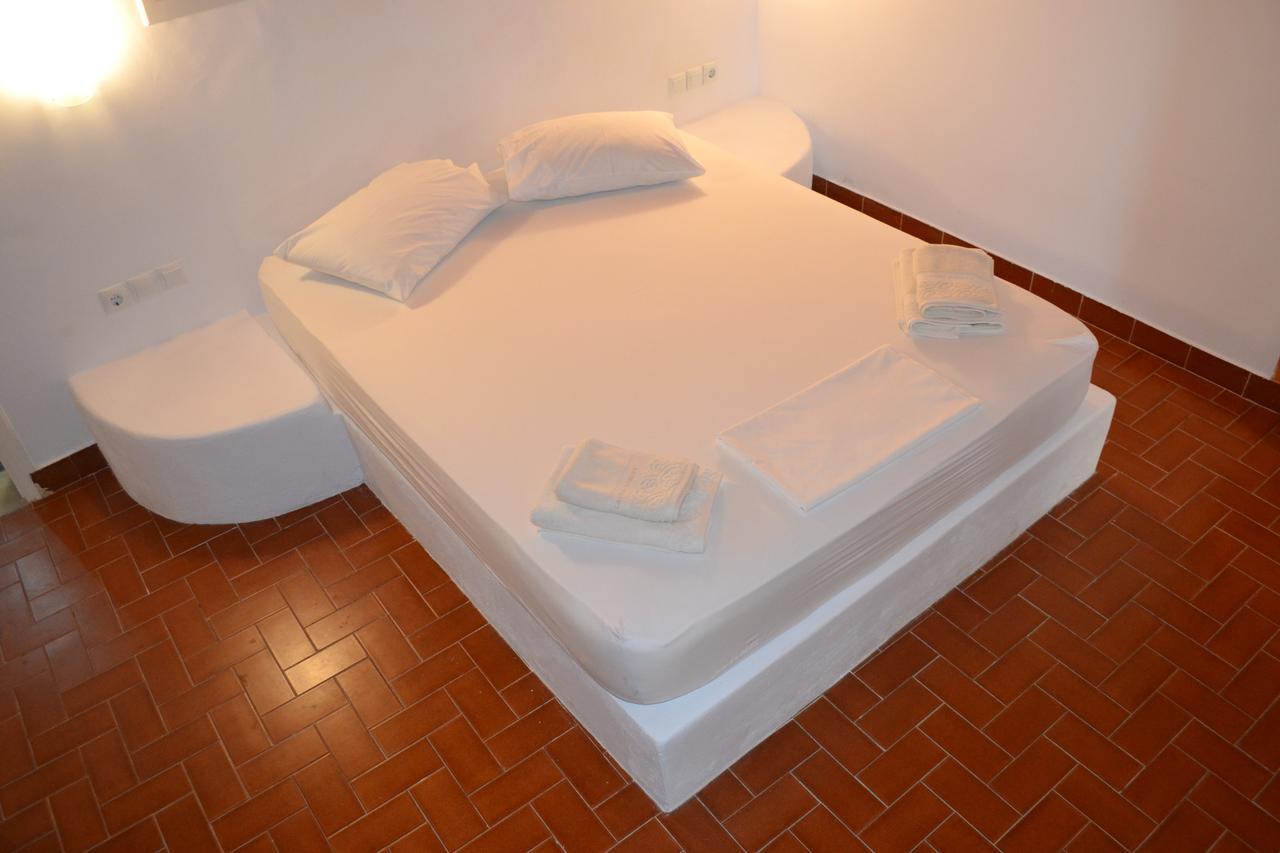 Artemis Suites Romanos  Exterior photo