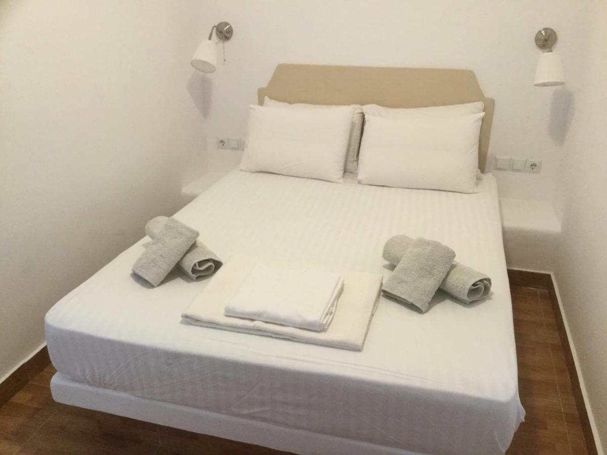 Artemis Suites Romanos  Exterior photo